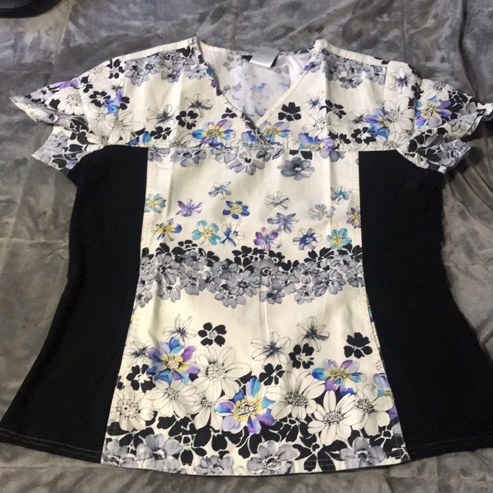 Scrub top (SOLD)